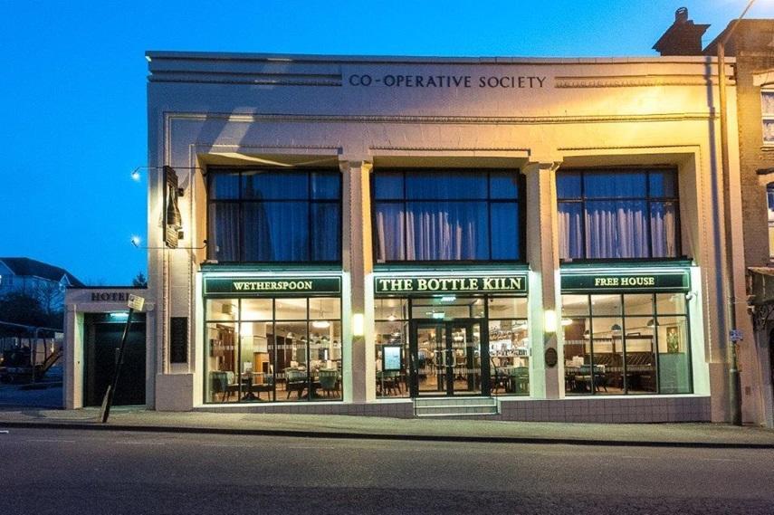 The Bottle Kiln Wetherspoon Hotel Харуич Екстериор снимка